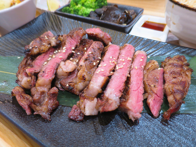 初牛炭火直燒丼飯專賣店27