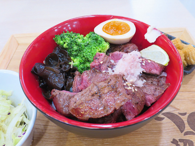 初牛炭火直燒丼飯專賣店21