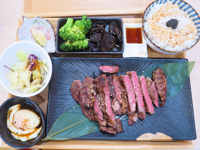 初牛炭火直燒丼飯專賣店26