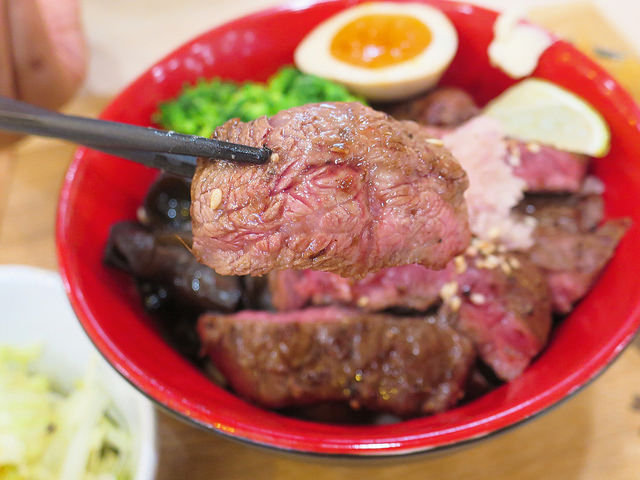 初牛炭火直燒丼飯專賣店24