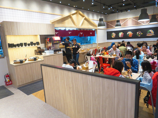 初牛炭火直燒丼飯專賣店04