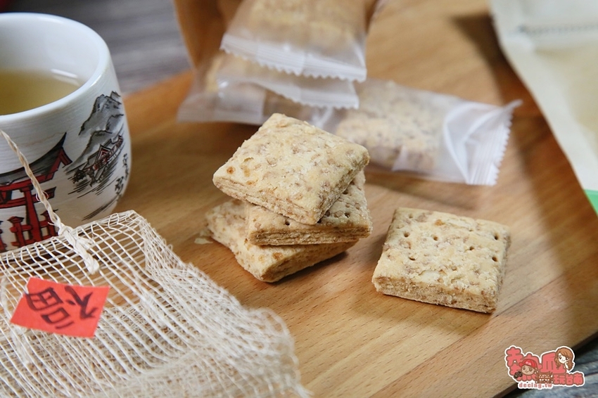 【嘉義伴手禮】藏身於荷花田旁的零食食品廠,沒有在地人帶路還找不到的好味道:弘家馨食品 - 熱血玩台南。跳躍新世界