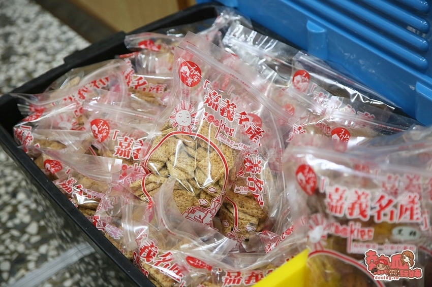 【嘉義伴手禮】藏身於荷花田旁的零食食品廠,沒有在地人帶路還找不到的好味道:弘家馨食品 - 熱血玩台南。跳躍新世界