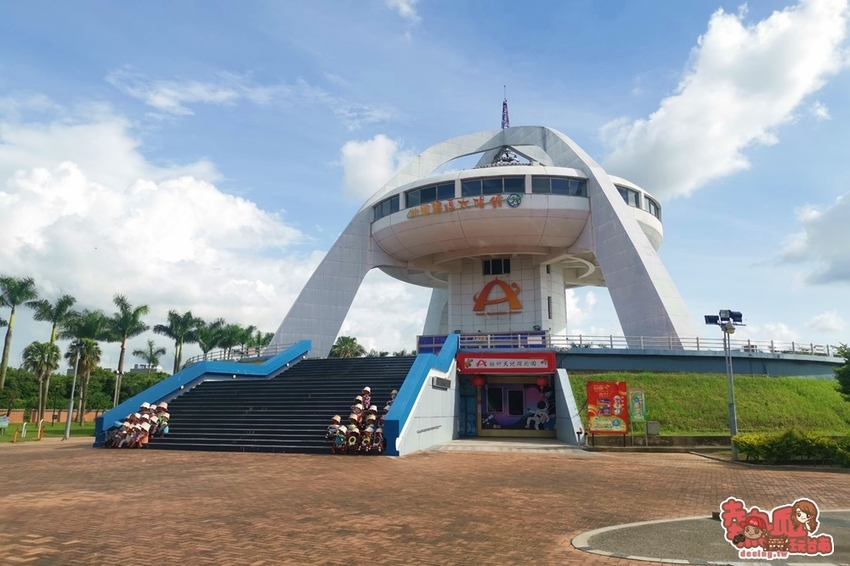 【嘉義伴手禮】藏身於荷花田旁的零食食品廠,沒有在地人帶路還找不到的好味道:弘家馨食品 - 熱血玩台南。跳躍新世界