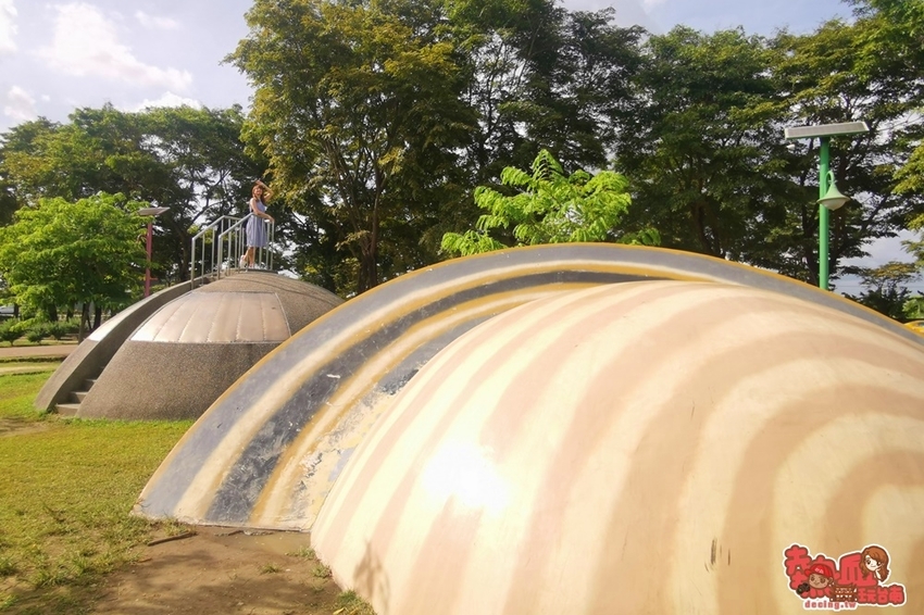 【嘉義伴手禮】藏身於荷花田旁的零食食品廠,沒有在地人帶路還找不到的好味道:弘家馨食品 - 熱血玩台南。跳躍新世界