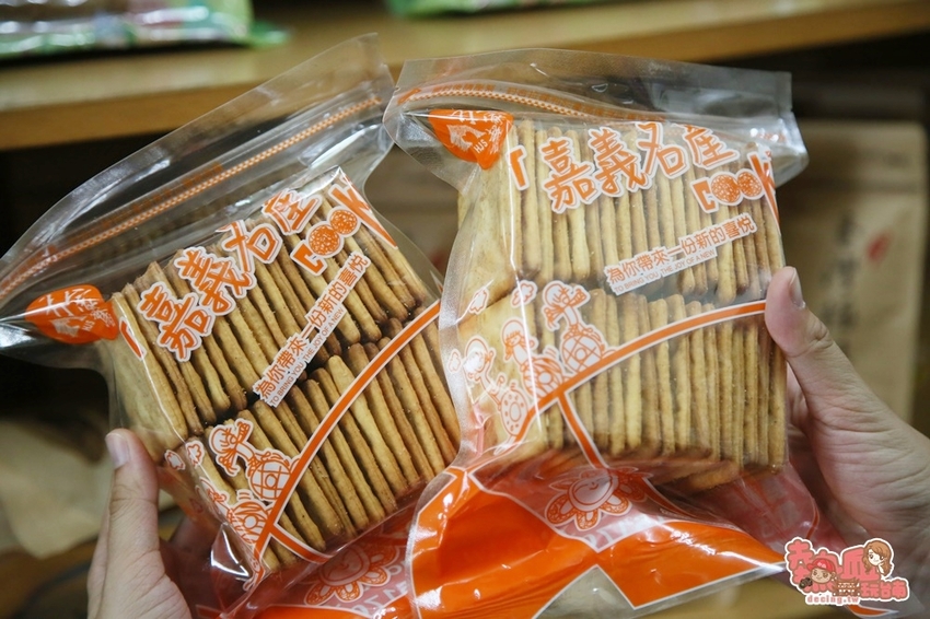 【嘉義伴手禮】藏身於荷花田旁的零食食品廠,沒有在地人帶路還找不到的好味道:弘家馨食品 - 熱血玩台南。跳躍新世界