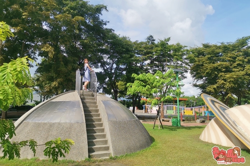【嘉義伴手禮】藏身於荷花田旁的零食食品廠,沒有在地人帶路還找不到的好味道:弘家馨食品 - 熱血玩台南。跳躍新世界