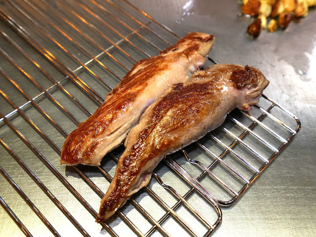[食記] 桃園美食。君子蘭新鐵板料理。高CP值商業午餐380元起!犢牛菲力牛排、法式油封鴨腿子套餐分享~從台北來吃都划算~