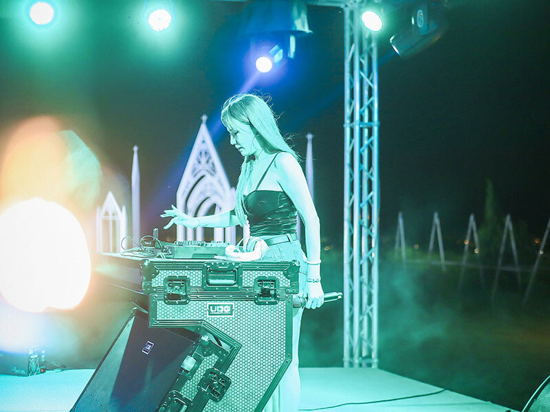 新竹夏季三角景觀咖啡廳 今夏在星光草地夜景下跳舞 新竹唯一戶外夜店風咖啡廳「初夏開嗨！6月DJ Party」開始囉~