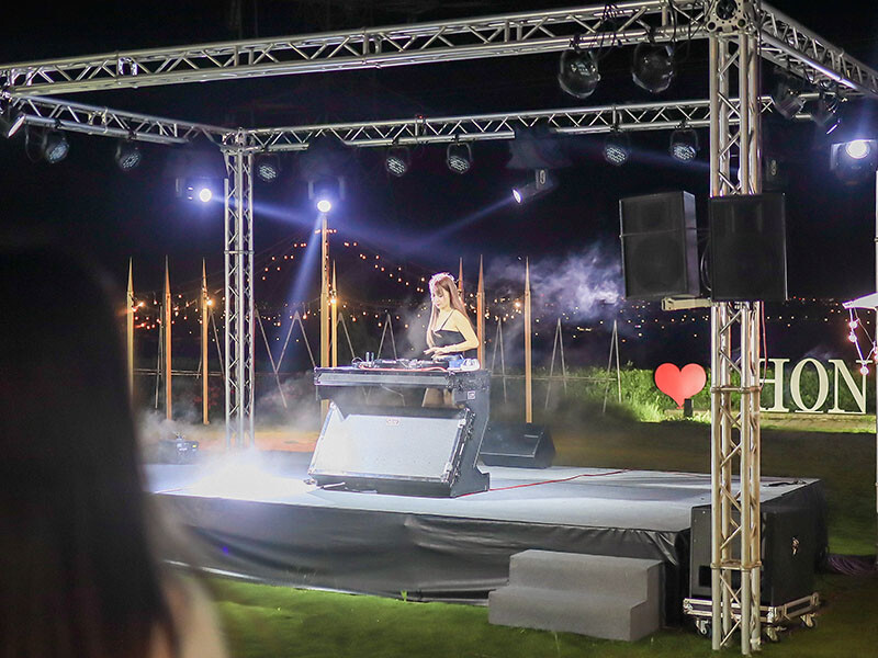 新竹夏季三角景觀咖啡廳 今夏在星光草地夜景下跳舞 新竹唯一戶外夜店風咖啡廳「初夏開嗨！6月DJ Party」開始囉~