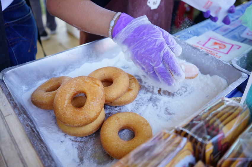 台北｜原住民小米甜甜圈-米沙路娃娃 麻糬口感爆紅小米甜甜圈 台北巡迴擺攤ing - 奇奇一起玩樂趣