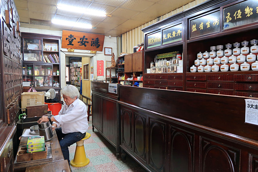 新竹酸梅湯推薦！古法熬製酸甜解渴，來鴻安堂拍照打卡IG送酸梅湯