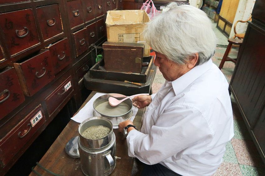 新竹酸梅湯推薦！古法熬製酸甜解渴，來鴻安堂拍照打卡IG送酸梅湯