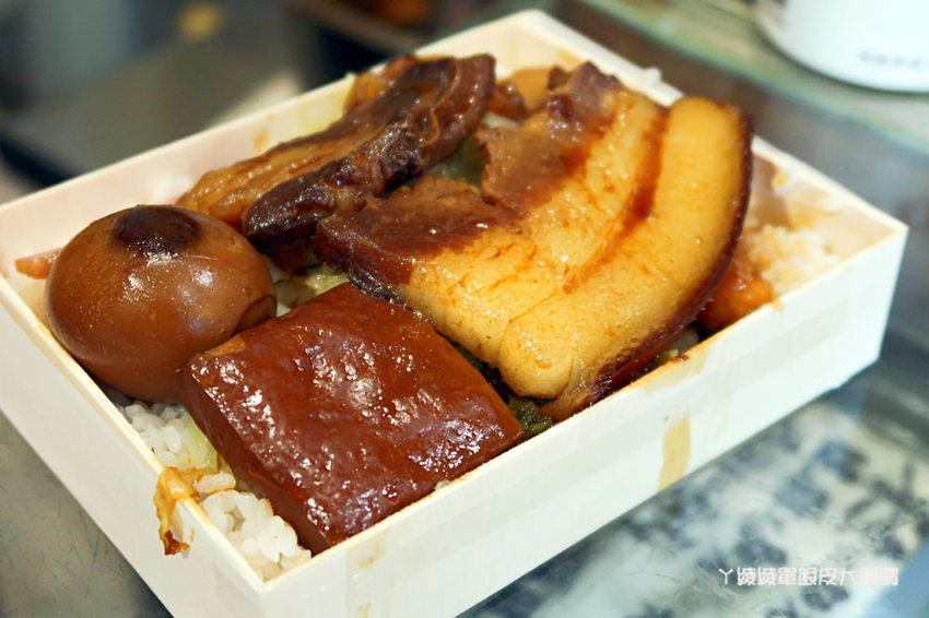 新竹便當推薦｜鐵路飯堂，中山路上懷舊鐵路便當，買就送礦泉水一瓶