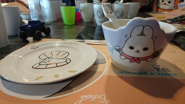 ㄇㄚˊ幾兔親子主題火鍋餐廳:高雄駁二~ㄇㄚˊ幾兔親子主題火鍋餐廳(棧貳店)~兔兔列車上菜囉~超萌的啦~ ㄇㄚˊ幾兔親子主題火鍋餐廳:高雄駁二~ㄇㄚˊ幾兔親子主題火鍋餐廳(棧貳店)~兔兔列車上菜囉~超萌的啦~