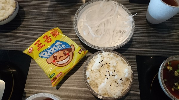 ㄇㄚˊ幾兔親子主題火鍋餐廳:高雄駁二~ㄇㄚˊ幾兔親子主題火鍋餐廳(棧貳店)~兔兔列車上菜囉~超萌的啦~ ㄇㄚˊ幾兔親子主題火鍋餐廳:高雄駁二~ㄇㄚˊ幾兔親子主題火鍋餐廳(棧貳店)~兔兔列車上菜囉~超萌的啦~