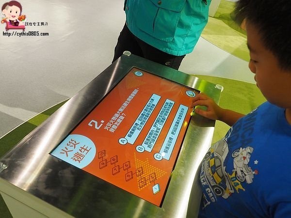 桃園八德親子景點-桃園防災教育館-小小消防員出動，居家安全觀念從小做起，免費室內親子景點再一發 @民宿女王芽月-美食.旅遊.全台趴趴走