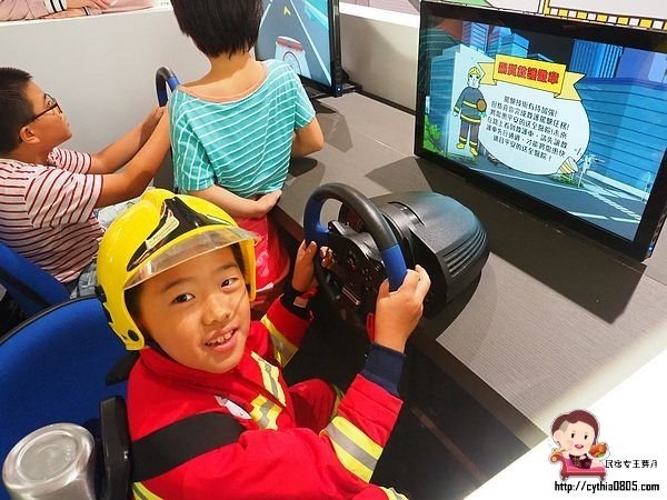 桃園八德親子景點-桃園防災教育館-小小消防員出動，居家安全觀念從小做起，免費室內親子景點再一發 @民宿女王芽月-美食.旅遊.全台趴趴走