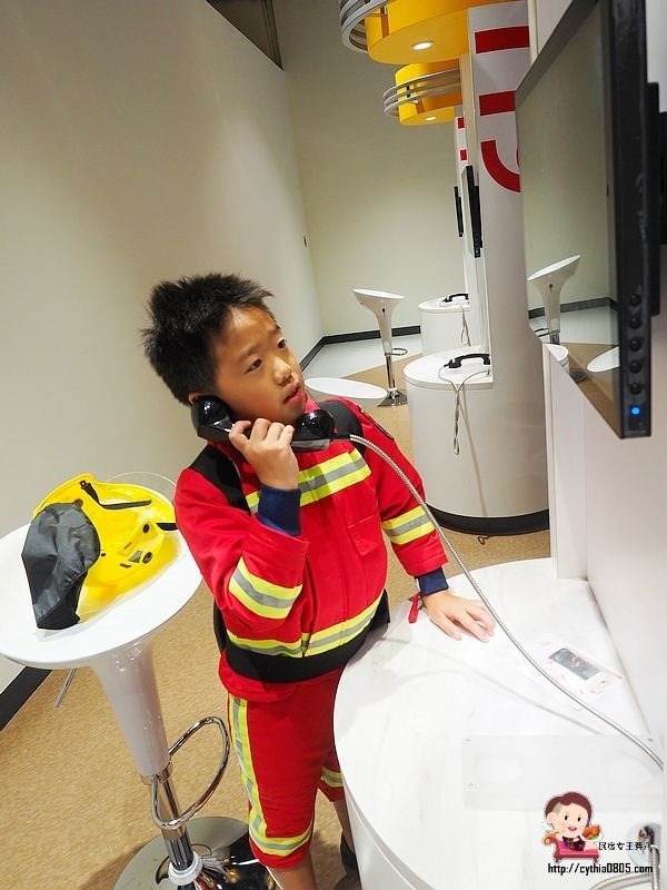 桃園八德親子景點-桃園防災教育館-小小消防員出動，居家安全觀念從小做起，免費室內親子景點再一發 @民宿女王芽月-美食.旅遊.全台趴趴走