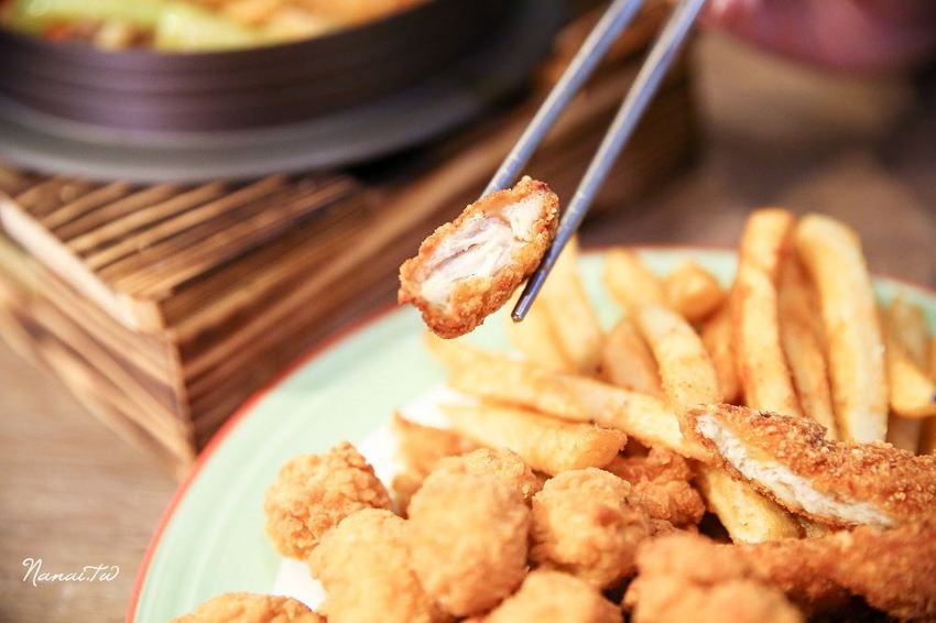 彰化市義起吃麵。純白色極簡風格,平價美味義大利麵店(飲料,冰淇淋,咖啡無限暢飲)