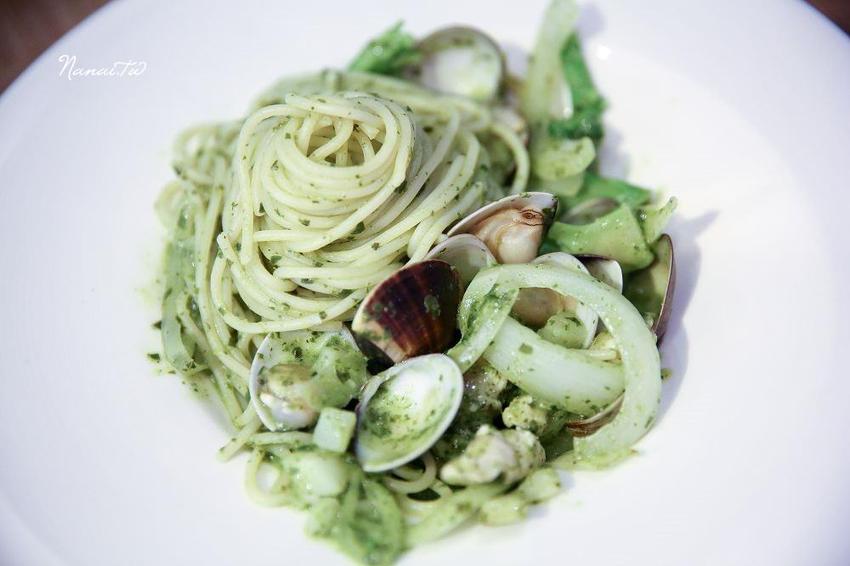 彰化市義起吃麵。純白色極簡風格,平價美味義大利麵店(飲料,冰淇淋,咖啡無限暢飲)