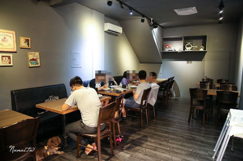 彰化市義起吃麵。純白色極簡風格,平價美味義大利麵店(飲料,冰淇淋,咖啡無限暢飲)