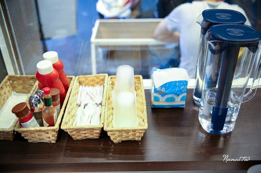 彰化市義起吃麵。純白色極簡風格,平價美味義大利麵店(飲料,冰淇淋,咖啡無限暢飲)