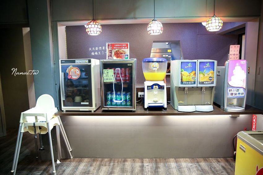 彰化市義起吃麵。純白色極簡風格,平價美味義大利麵店(飲料,冰淇淋,咖啡無限暢飲)