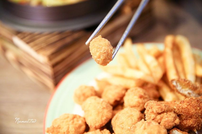 彰化市義起吃麵。純白色極簡風格,平價美味義大利麵店(飲料,冰淇淋,咖啡無限暢飲)