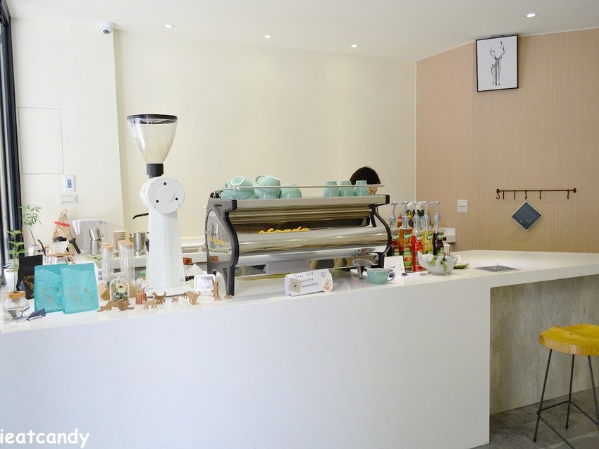 社頭美食_鹿點咖啡糸彔店│社頭新開幕咖啡館，隱藏在熱鬧的市場商圈內！ - 愛伊特candy的分享樂園