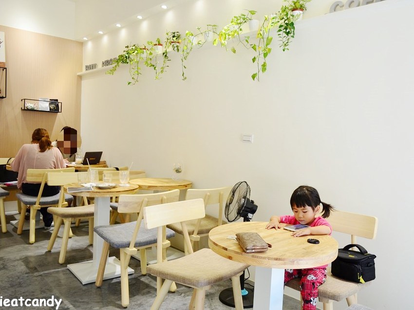 社頭美食_鹿點咖啡糸彔店│社頭新開幕咖啡館，隱藏在熱鬧的市場商圈內！ - 愛伊特candy的分享樂園