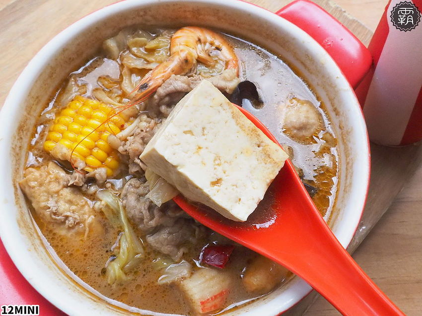 台中12MINI小火鍋登大人新鍋底！功夫沙茶鍋有超過半斤原塊肉片，內用紅茶喝到飽！