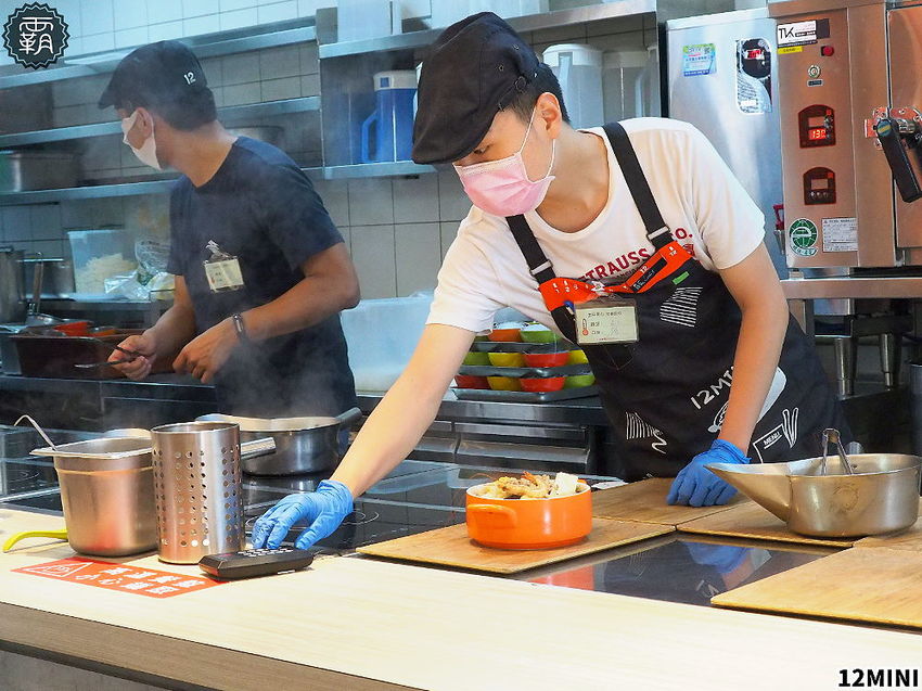 台中12MINI小火鍋登大人新鍋底！功夫沙茶鍋有超過半斤原塊肉片，內用紅茶喝到飽！