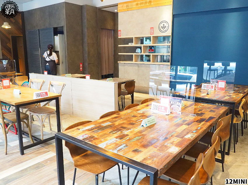 台中12MINI小火鍋登大人新鍋底！功夫沙茶鍋有超過半斤原塊肉片，內用紅茶喝到飽！