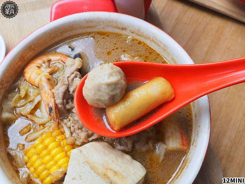 台中12MINI小火鍋登大人新鍋底！功夫沙茶鍋有超過半斤原塊肉片，內用紅茶喝到飽！