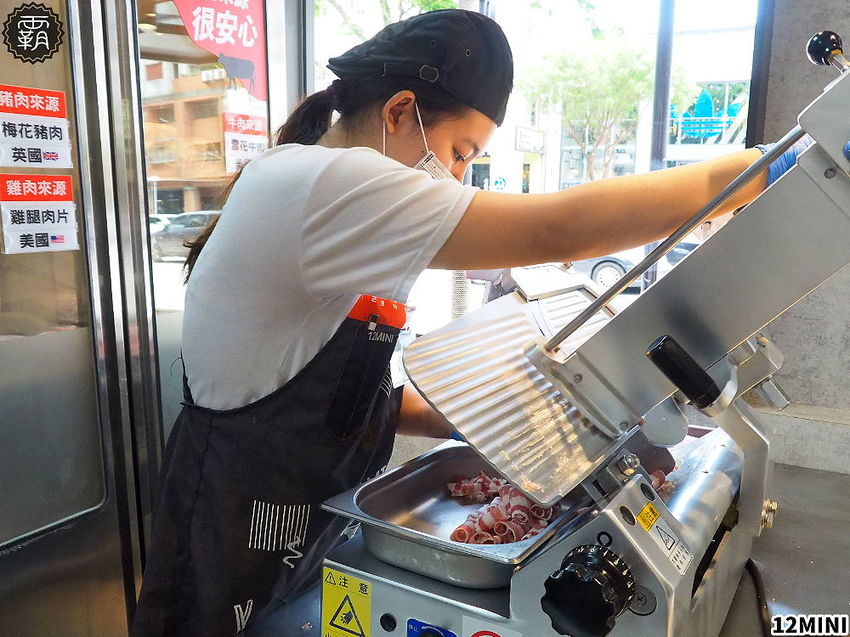 台中12MINI小火鍋登大人新鍋底！功夫沙茶鍋有超過半斤原塊肉片，內用紅茶喝到飽！