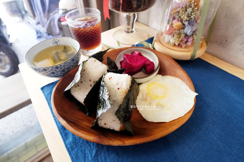 台中北區│植覺日食-台中永興街推薦日式烤飯糰、鬆餅及肉蛋吐司 - 藍色起士的美食主義