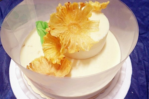 美食 ░ 母親節全台限定版， 法雅 鳳梨義式冰淇淋蛋糕， 用唇齒間味蕾滿足你的視覺