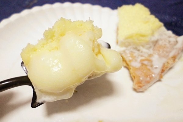 美食 ░ 母親節全台限定版， 法雅 鳳梨義式冰淇淋蛋糕， 用唇齒間味蕾滿足你的視覺