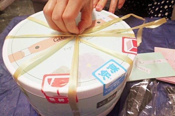 美食 ░ 母親節全台限定版， 法雅 鳳梨義式冰淇淋蛋糕， 用唇齒間味蕾滿足你的視覺