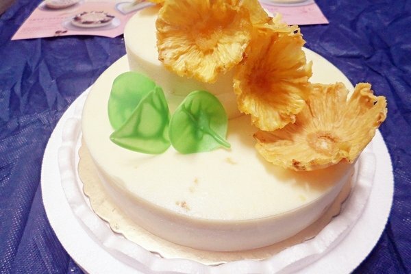 美食 ░ 母親節全台限定版， 法雅 鳳梨義式冰淇淋蛋糕， 用唇齒間味蕾滿足你的視覺