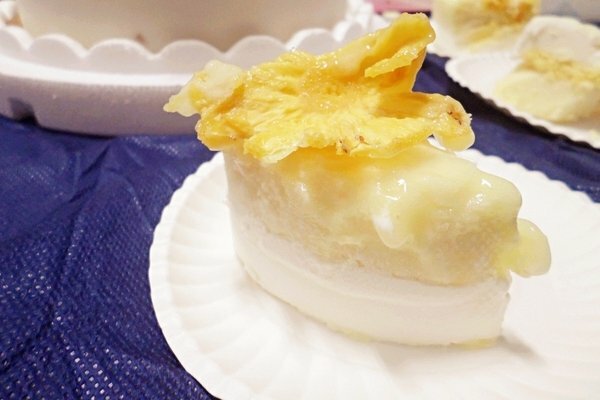 美食 ░ 母親節全台限定版， 法雅 鳳梨義式冰淇淋蛋糕， 用唇齒間味蕾滿足你的視覺