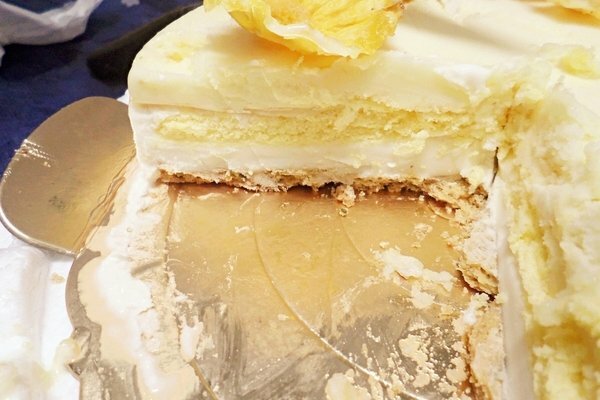 美食 ░ 母親節全台限定版， 法雅 鳳梨義式冰淇淋蛋糕， 用唇齒間味蕾滿足你的視覺