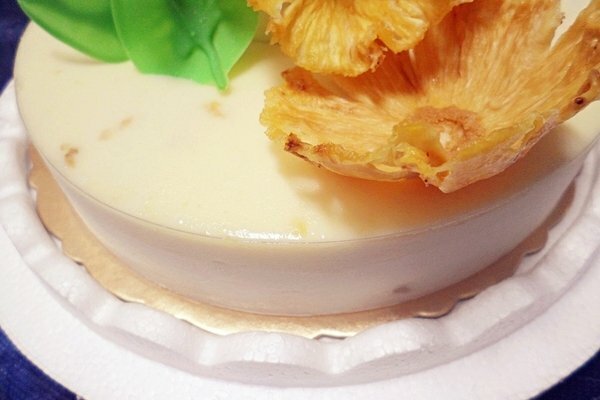 美食 ░ 母親節全台限定版， 法雅 鳳梨義式冰淇淋蛋糕， 用唇齒間味蕾滿足你的視覺