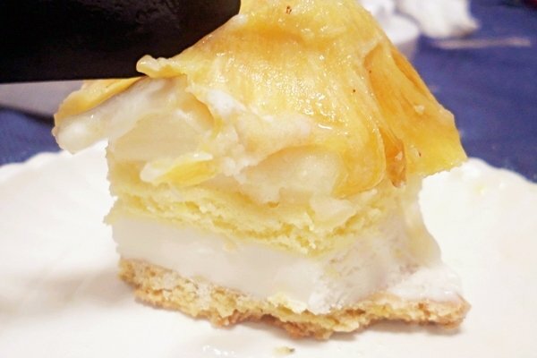 美食 ░ 母親節全台限定版， 法雅 鳳梨義式冰淇淋蛋糕， 用唇齒間味蕾滿足你的視覺