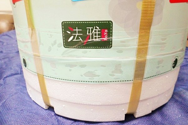 美食 ░ 母親節全台限定版， 法雅 鳳梨義式冰淇淋蛋糕， 用唇齒間味蕾滿足你的視覺