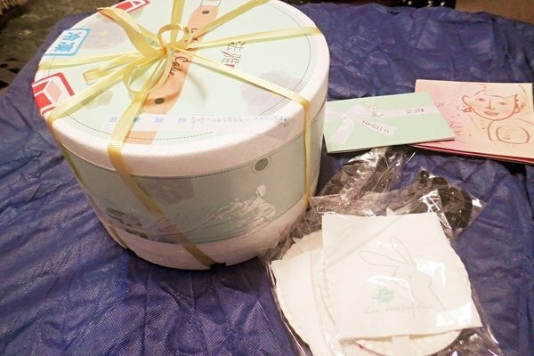 美食 ░ 母親節全台限定版， 法雅 鳳梨義式冰淇淋蛋糕， 用唇齒間味蕾滿足你的視覺