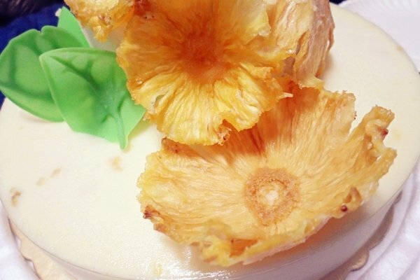 美食 ░ 母親節全台限定版， 法雅 鳳梨義式冰淇淋蛋糕， 用唇齒間味蕾滿足你的視覺