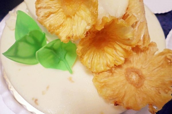 美食 ░ 母親節全台限定版， 法雅 鳳梨義式冰淇淋蛋糕， 用唇齒間味蕾滿足你的視覺