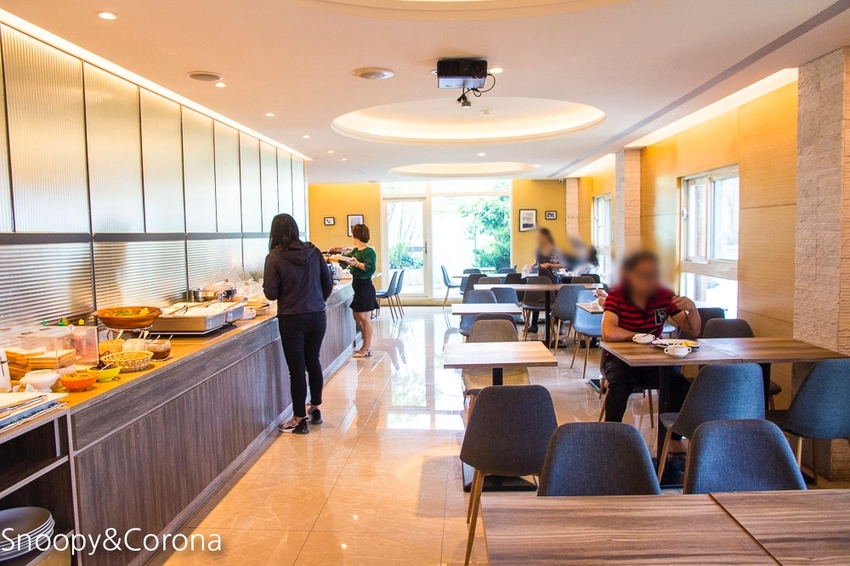 【住宿．新北】碧潭住宿／新加州景觀旅館～緊鄰碧潭水岸與捷運站，親子房附設玩具箱，親子度假好愜意